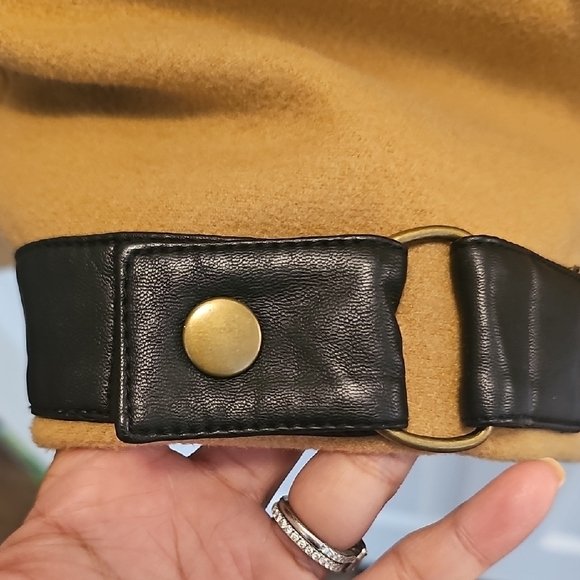 Forever 21 Tan Teddy Jacket with Shearling Collar - Picture 2 of 6